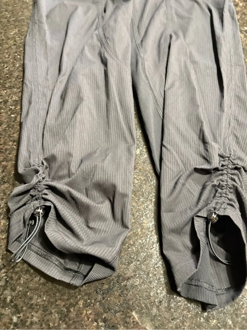Lululemon crop pants never worn